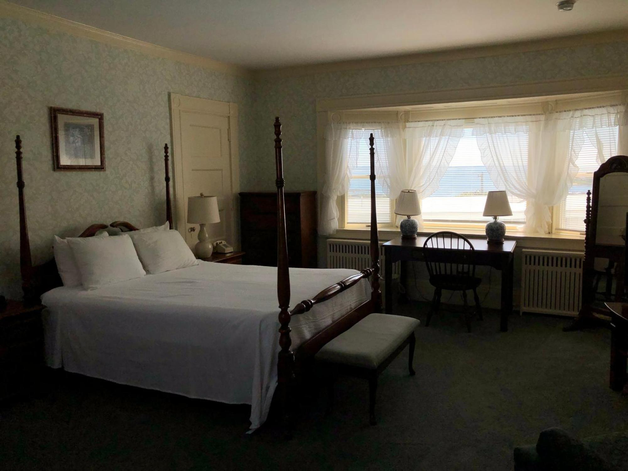 Sands Of Time Motor Inn & Harbor House Woods Hole Exterior photo